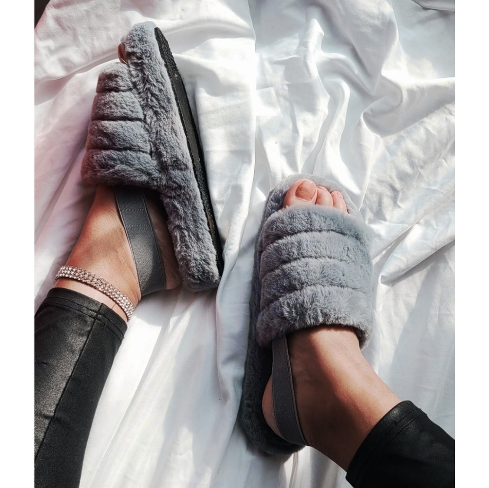 🚨The Comfy Collection// grey fur slide - Picture 5 of 7